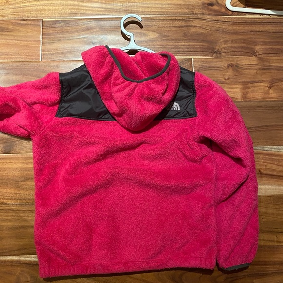 Girls Northface fluffy jacket - Picture 4 of 4